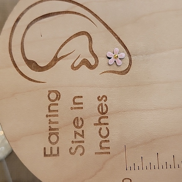 CERAMIC DAISY STUD EARRINGS, Choice of Color - Picture 5 of 5